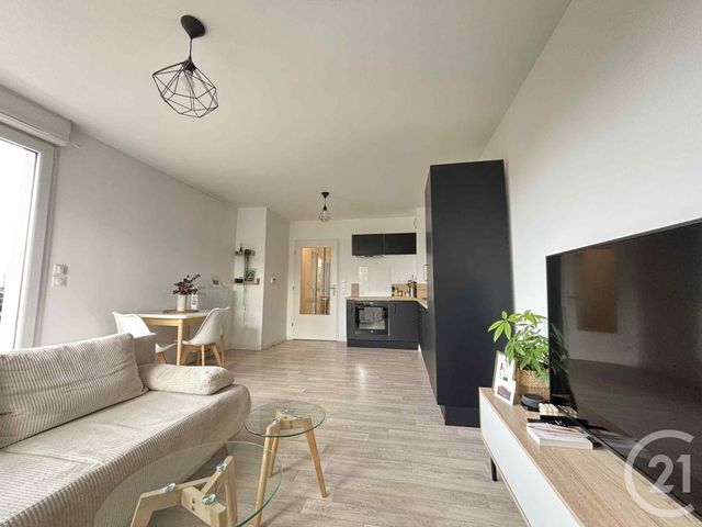 Appartement T3 à vendre - 3 pièces - 59.57 m2 - VILLENEUVE D ASCQ - 59 - NORD-PAS-DE-CALAIS - Century 21 Grands Boulevards