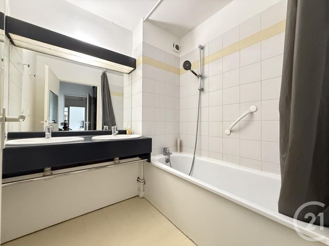 Appartement T3 à vendre - 3 pièces - 75.57 m2 - LA MADELEINE - 59 - NORD-PAS-DE-CALAIS - Century 21 Grands Boulevards