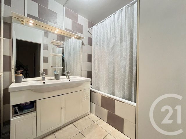 Appartement T4 à vendre - 4 pièces - 76.75 m2 - VILLENEUVE D ASCQ - 59 - NORD-PAS-DE-CALAIS - Century 21 Grands Boulevards