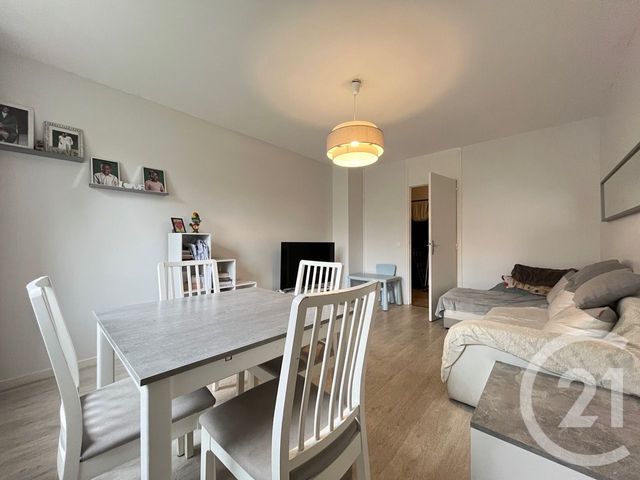 Appartement T4 à vendre - 4 pièces - 76.75 m2 - VILLENEUVE D ASCQ - 59 - NORD-PAS-DE-CALAIS - Century 21 Grands Boulevards