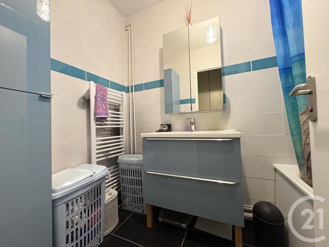 Appartement T3 à vendre - 3 pièces - 72.37 m2 - VILLENEUVE D ASCQ - 59 - NORD-PAS-DE-CALAIS - Century 21 Grands Boulevards